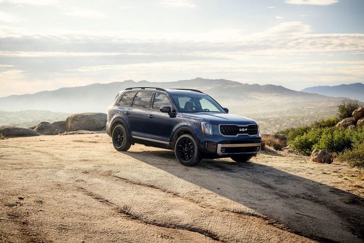 The Kia Telluride achieved recognition in the three-row midsize SUV category for the fifth consecutive year, 