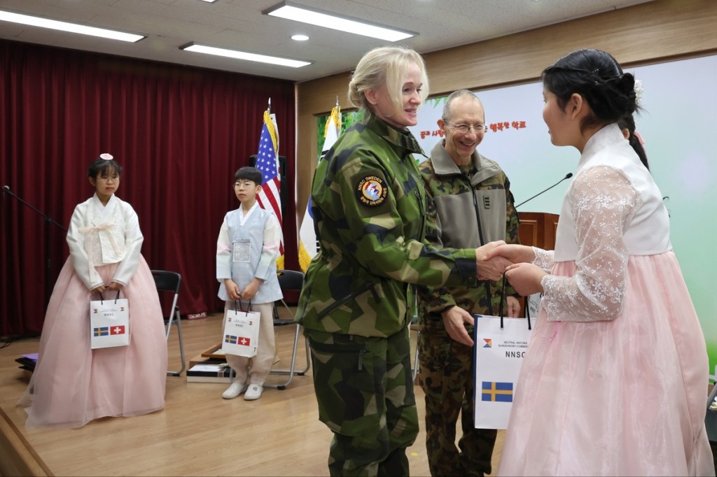Daeseong-dong Elementary School, the sole educational institution within the DMZ, hosted its 55th graduation ceremony on January 5. (The photo provided by the Korean National Defense Daily Newspaper. )