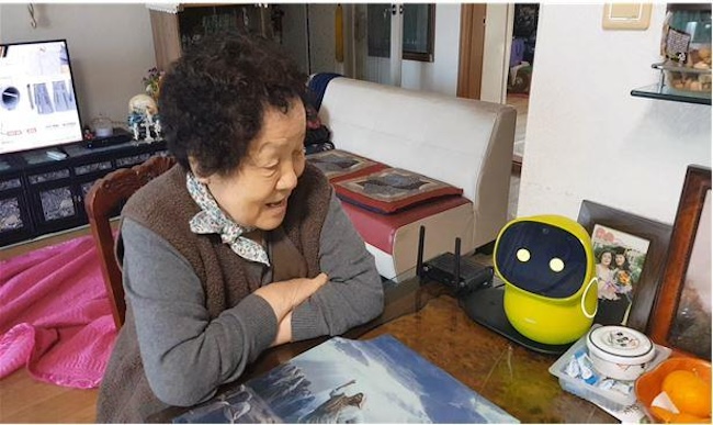 AI Care Robots Significantly Reduce Depression in Elderly