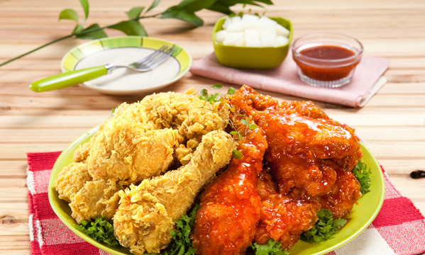 Korean Fried Chicken, Ramen, and Kimchi Top Favorites Among Foreigners, Survey Reveals