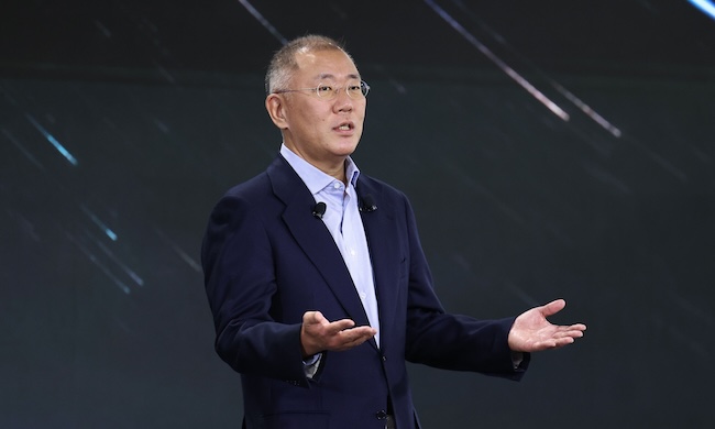 Hyundai Motor Group Chief Vows Innovations in Vehicle Electrification in 2024