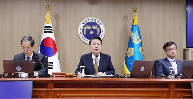 Yoon Calls for Prioritizing Recovery of People’s Livelihoods in New Year
