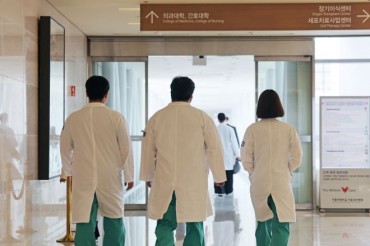 Exhausted Professors Bear the Brunt as Resident Doctors’ Strike Continues in South Korea