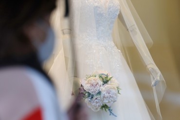 Average Wedding Cost in South Korea Surpasses 300 Million Won, Survey Reveals
