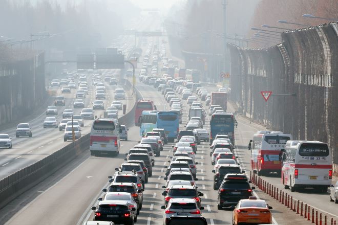 On First Day of Lunar New Year Holiday, 5.2 Million Cars Expected to Hit the Road