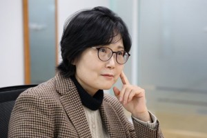 Jeon Jin-kyung, the director of Korea Animal Rights Advocates (KARA)