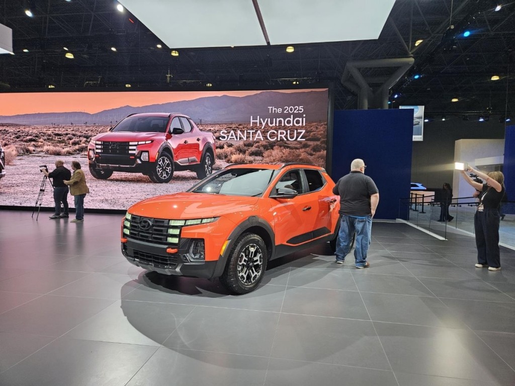 Hyundai also unveiled the 2025 Santa Cruz, its North America-exclusive pickup truck. (Image courtesy of Yonhap)