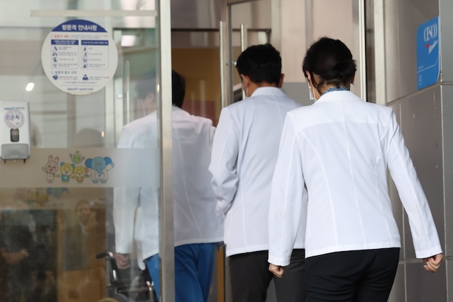 SNU Medical Professors to Resign Next Week if Gov’t Doesn’t Seek Breakthrough in Walkout