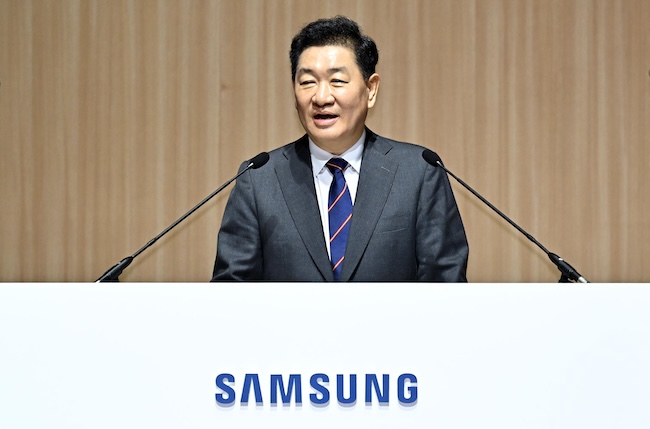 Samsung Electronics Sees High Economic Uncertainty, New Opportunity in AI