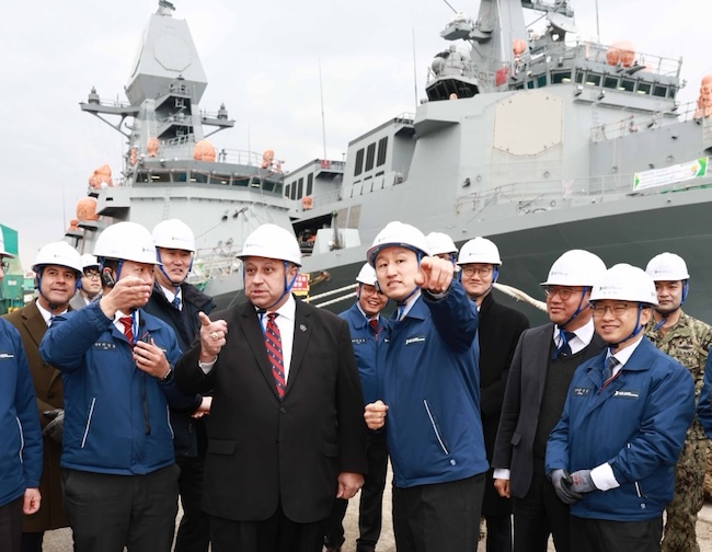 U.S. Navy Secretary Touts S. Korea’s Shipbuilding Capabilities