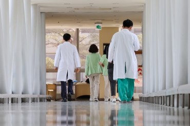 Gov’t to Deploy More Medical Staff as Senior Doctors at 5 Major Hospitals Take Weekly Breaks