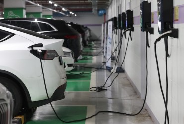 South Korean Battery Stocks Tumble as Trump Team Signals End to Key EV Tax Credits