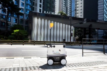 Samsung Unveils Outdoor Robot Delivery Service for Apartment Residents