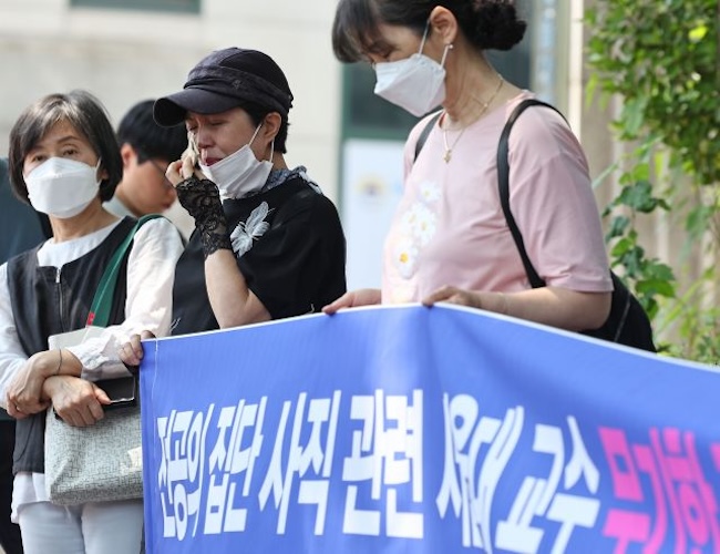 Patients With Severe Illnesses in South Korea Demand Doctors End Strike
