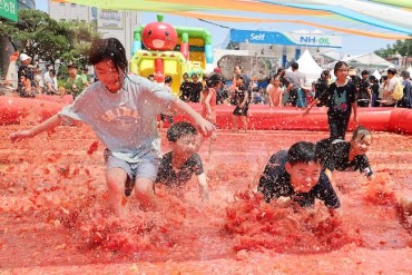 Tomato Festival in South Korea Sparks Interest With ‘Tomato Kimchi’ Contest and Street Vendor Ban