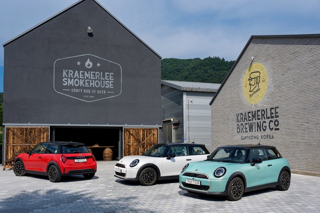 The new MINI Cooper S 3-Door represents the first complete redesign in a decade, succeeding the model introduced in 2014. (Image courtesy of Mini Korea)