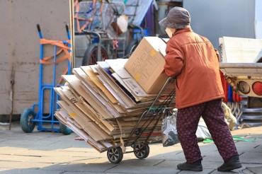Elderly Paper Collectors Highlight Urban Poverty in Seoul