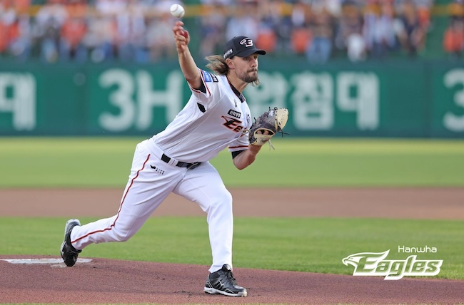 New KBO Pitcher Ryan Weiss Thrives in Uncertainty