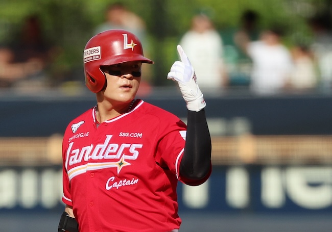 Landers’ Choo Shin-soo to Hold Autograph Session at Every KBO Stadium to Wrap Up Career