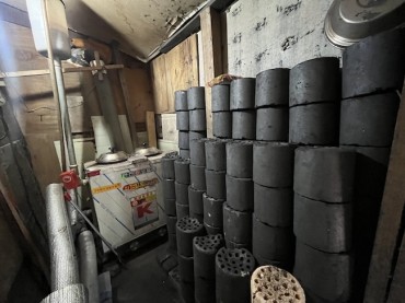 In Seoul’s Urban Slum, Coal Briquettes Are a Summer Necessity