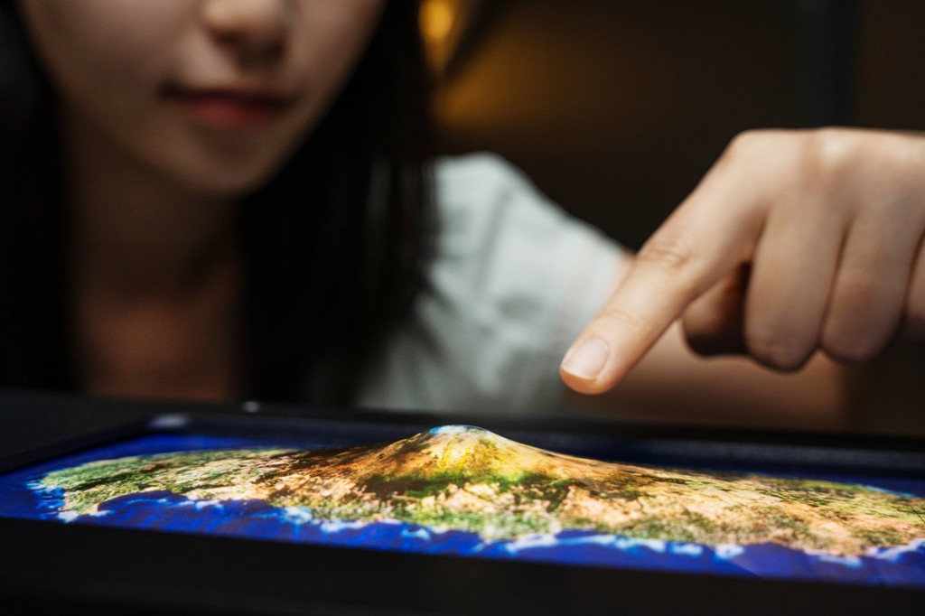 Stretchable displays unveiled by Samsung Display (Image courtesy of Samsung Display)