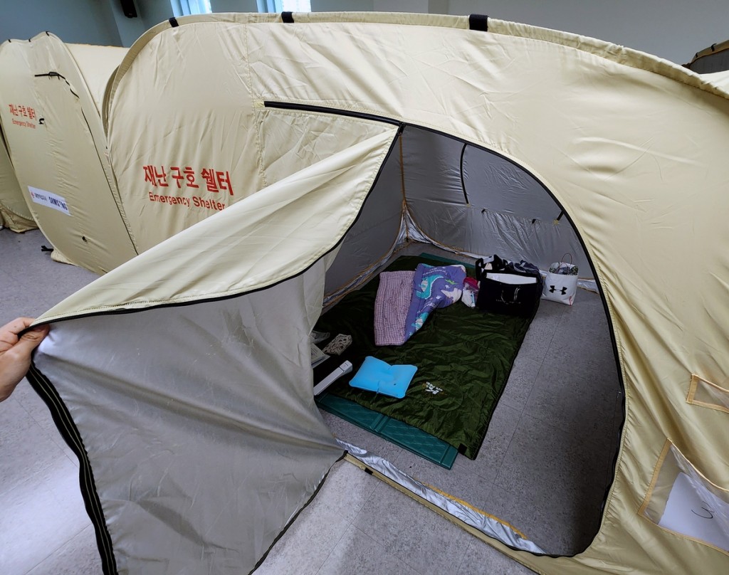 Temporary tents provided for victims of an electric car fire (Yonhap)