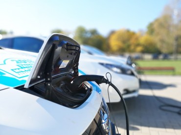 Government Urges Automakers to Voluntarily Disclose EV Battery Brands