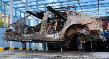 S. Korea Faces Growing Calls for Mandatory Disclosure of EV Battery Info after Mercedes-Benz Fire