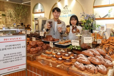 South Korean Department Stores Vie for Customers with Exclusive International Cafes and Bakeries