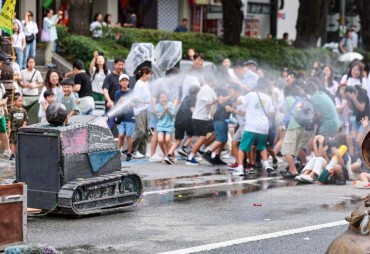 Daehak-ro Transforms into a Summer Oasis: Music, Water Fights, and Culture Take Over Car-Free Street Festival