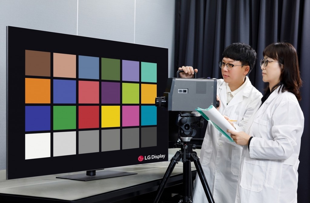 The company's innovative evaluation method measures color accuracy by comparing machine-measured readings of seven standard colors under natural-light-like conditions against human visual perception, quantifying the difference between the two. (Image provided by LG Display)