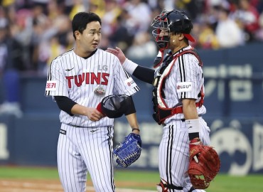 Teammates Rallying around KBO Pitcher after Passing of Father