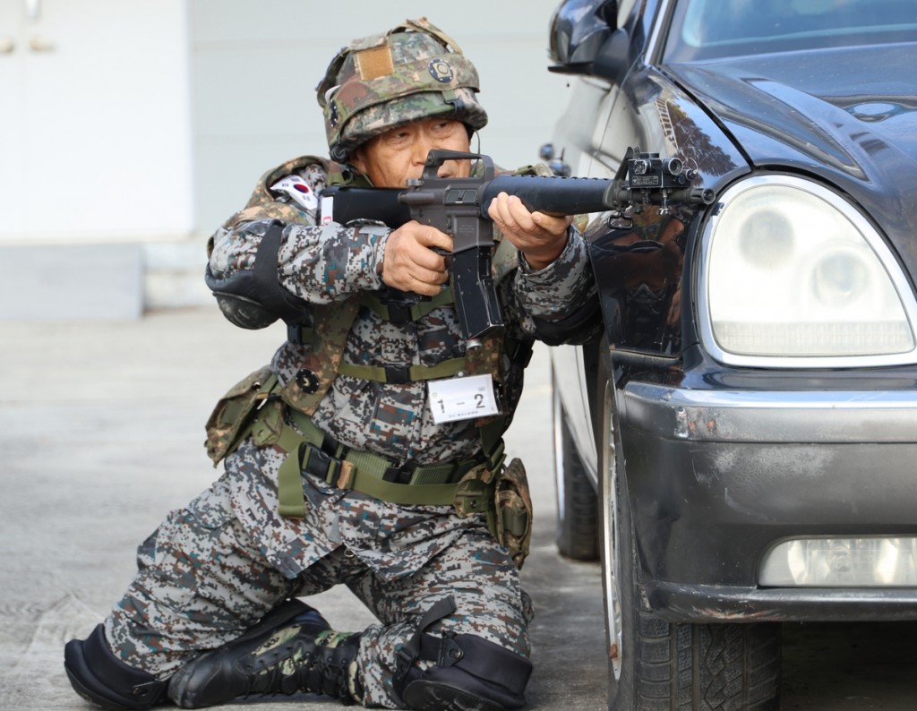 Senior Army in urban combat training (Yonhap)