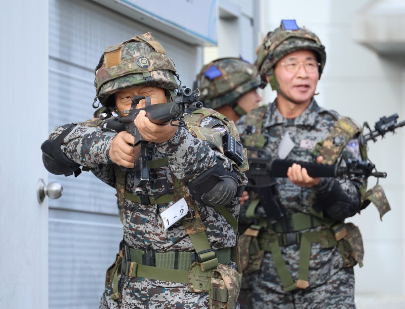 South Korean Seniors Train for Military Service, Vowing to Defend Nation if Called