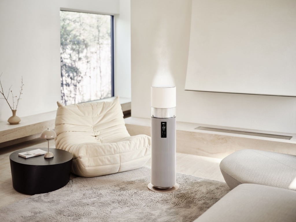  2024 LG PuriCare Object Collection Hydro Tower, a premium water purifying humidifier. (Image courtesy of LG Electronics)