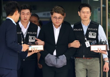 Popera Star Kim Ho-joong Given 2 1/2-yr Prison Term over Hit-and-run