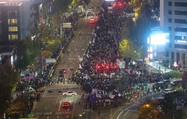 South Korean Professors Issue Emotional Declaration Against President, Citing Student Safety Concerns