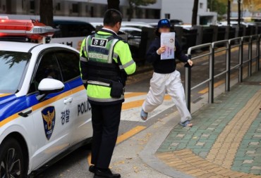 South Korean Police Question Practice of Giving Students Rides to College Entrance Exam