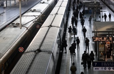 Railway Workers Launch Work-to-rule Protest; Subway Services Delayed