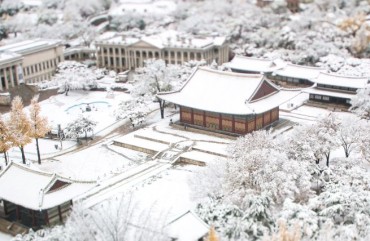 Heavy Snowfall Temporarily Shuts Down Palaces and Royal Tombs in South Korea