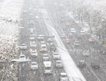 Heavy Snow of Up to 40 cm Blankets Seoul for 2nd Day