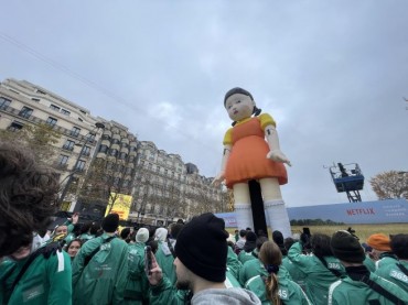 Netflix Hosts ‘Squid Game’-Inspired Event on Paris’s Champs-Élysées