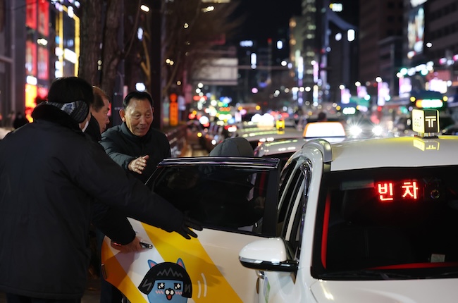 Seoul City to Expand Late-night Cabs, Extend Bus Hours until Year-end