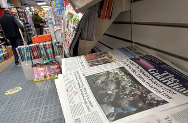 Newspaper Industry Faces Declining Revenue Per Outlet Amid Changing Media Landscape