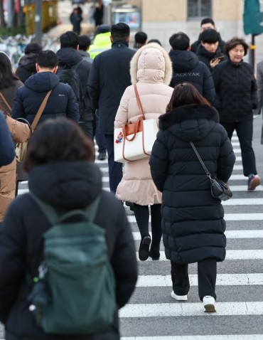 Half of South Korean Workers Pessimistic About Workplace Conditions in 2025, Survey Shows