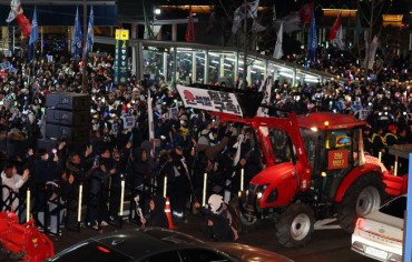 Farmers’ Protest Escalates in Seoul as Police Block Tractor Convoy