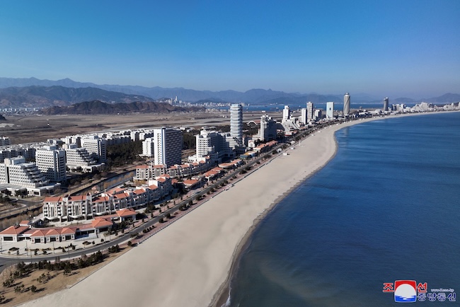 This file image, published by the Korean Central News Agency on Dec. 31, 2024, shows a new Kalma tourist zone along the east coast, scheduled for service opening in June the following year. (Image courtesy of Yonhap)