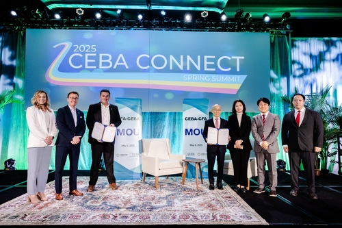This photo, provided by the Ministry of Trade, Industry and Energy, shows an initial agreement signing ceremony between the U.S. Clean Energy Buyers Association and South Korea's Carbon Free Alliance on bilateral cooperation in Minnesota on May 6, 2025. (Yonhap)