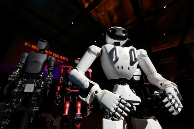 At the K-Humanoid Alliance launch ceremony held at The Plaza Hotel in Jung District, Seoul, humanoid robots from Arobot, Rainbow Robotics, Robros, and Blue Robin were showcased. (Image courtesy of Yonhap)