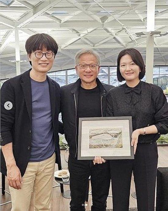 Naver Founder, Nvidia CEO Jensen Huang Discuss AI Cooperation in Taiwan